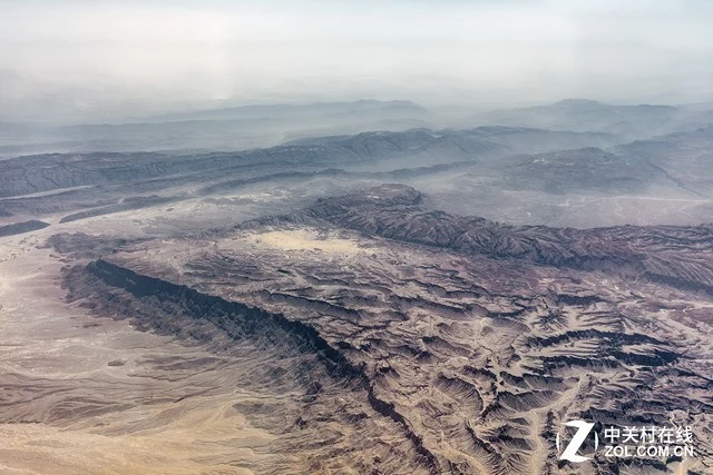 丢掉无人机!教你如何在飞机上拍风光