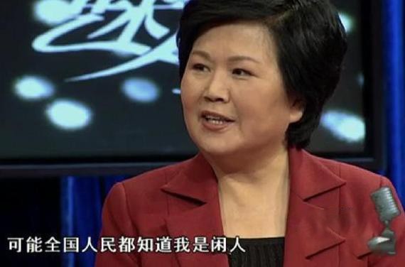 与丈夫相守48年，搭档罗京去世后自请离职，邢质斌如今怎样了？