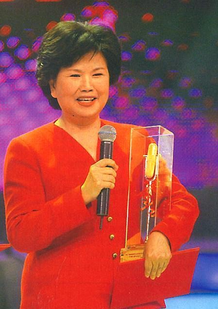 与丈夫相守48年，搭档罗京去世后自请离职，邢质斌如今怎样了？