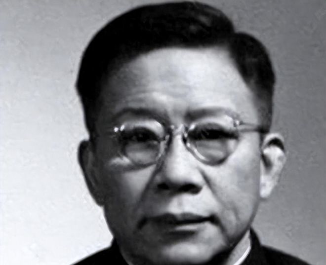 他是原副总理，1975年被永远开除党籍，1979年当选为副主席