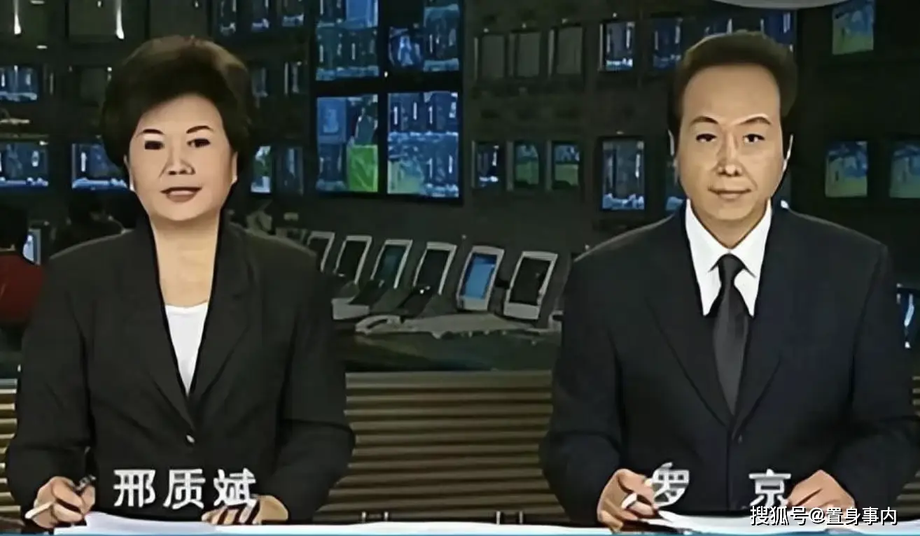 邢质斌近照曝光：76岁满头白发，与丈夫相濡以沫安享晚年