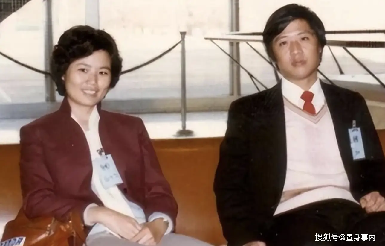 邢质斌近照曝光：76岁满头白发，与丈夫相濡以沫安享晚年