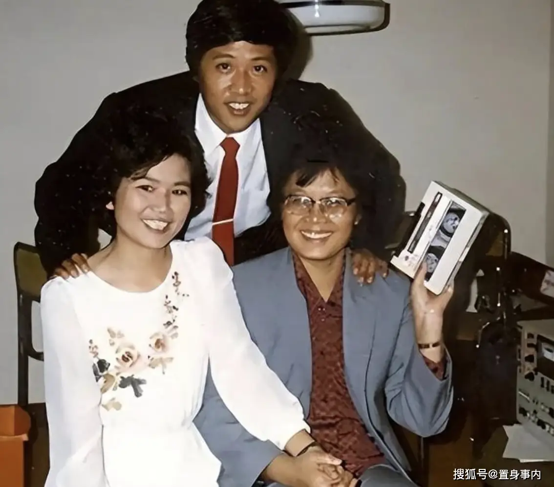 邢质斌近照曝光：76岁满头白发，与丈夫相濡以沫安享晚年