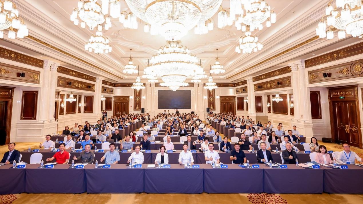 第十八届中国新媒体传播学年会暨第八届中国智能媒体传播论坛在沪举办