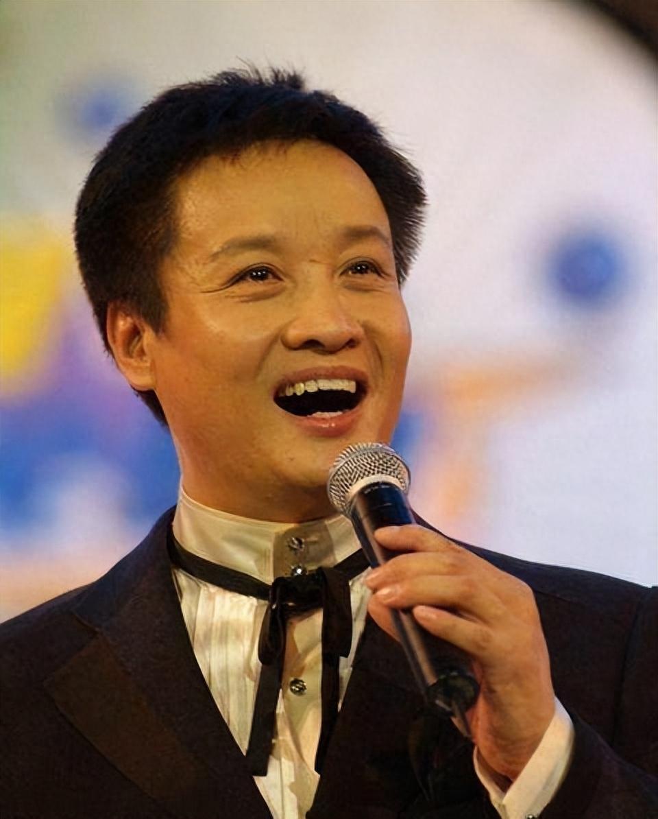 官媒亲自点名，68岁阎维文暴露真实处境，李双江一个字都没说错