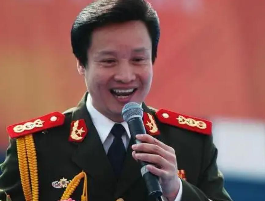 为艺术献身55年，陪妻子抗癌36年，67岁还在唱的阎维文是真男人