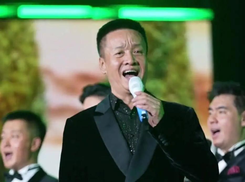 为艺术献身55年，陪妻子抗癌36年，67岁还在唱的阎维文是真男人