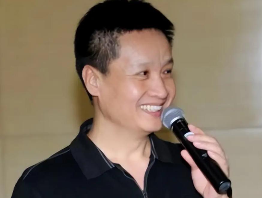 为艺术献身55年，陪妻子抗癌36年，67岁还在唱的阎维文是真男人