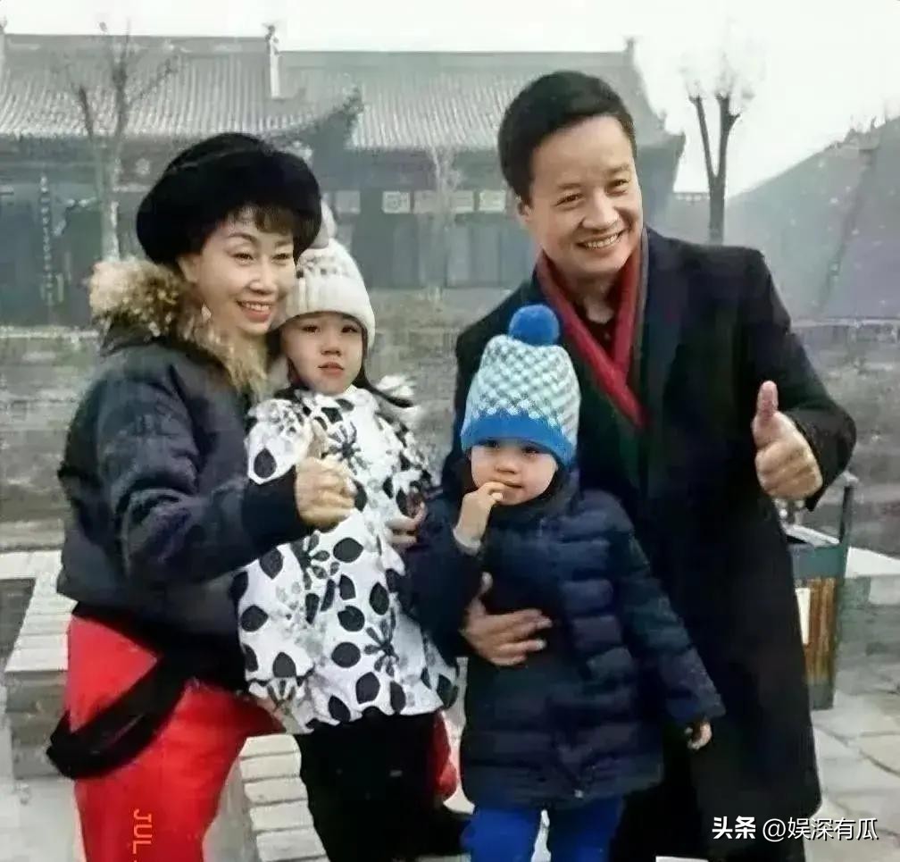 “人民歌唱家”阎维文：对爱妻一见钟情，陪妻子抗癌36年不离不弃