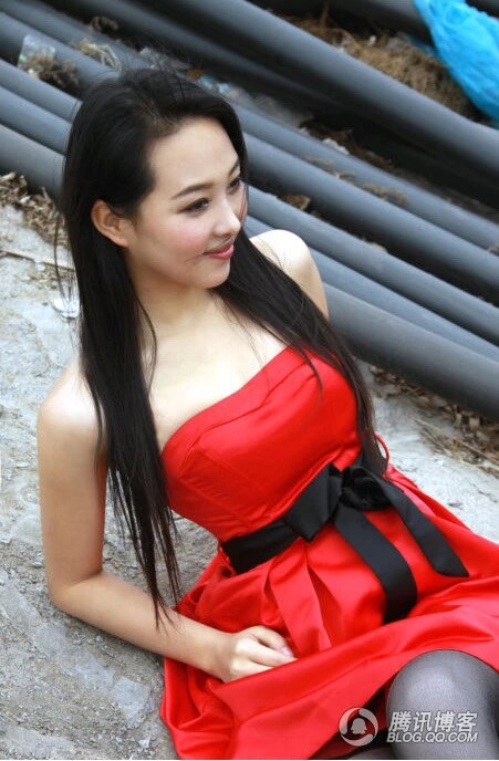 中外美女教师性感大PK：你最想上谁的课？