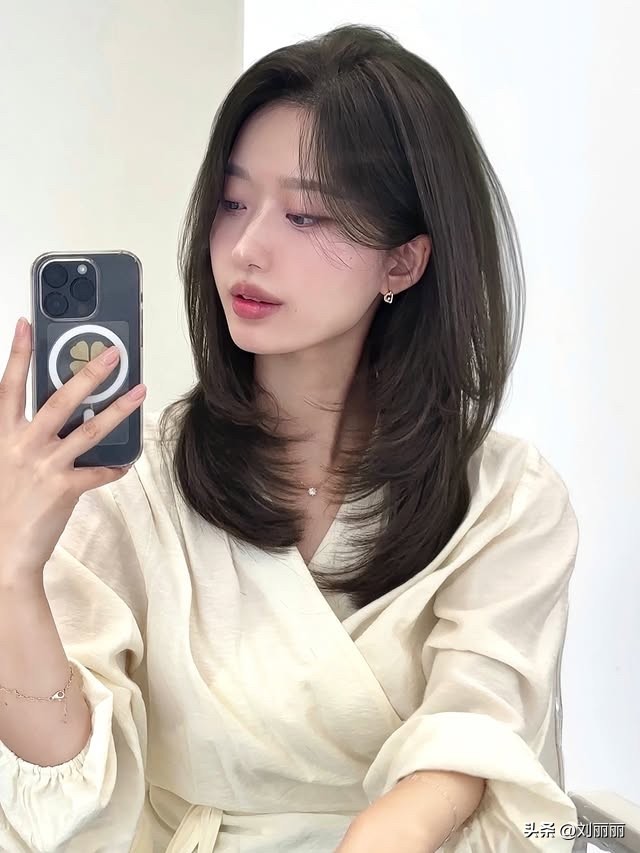 2025韩系短发封神指南｜精灵短发层次波波头，选对秒变氛围感美女