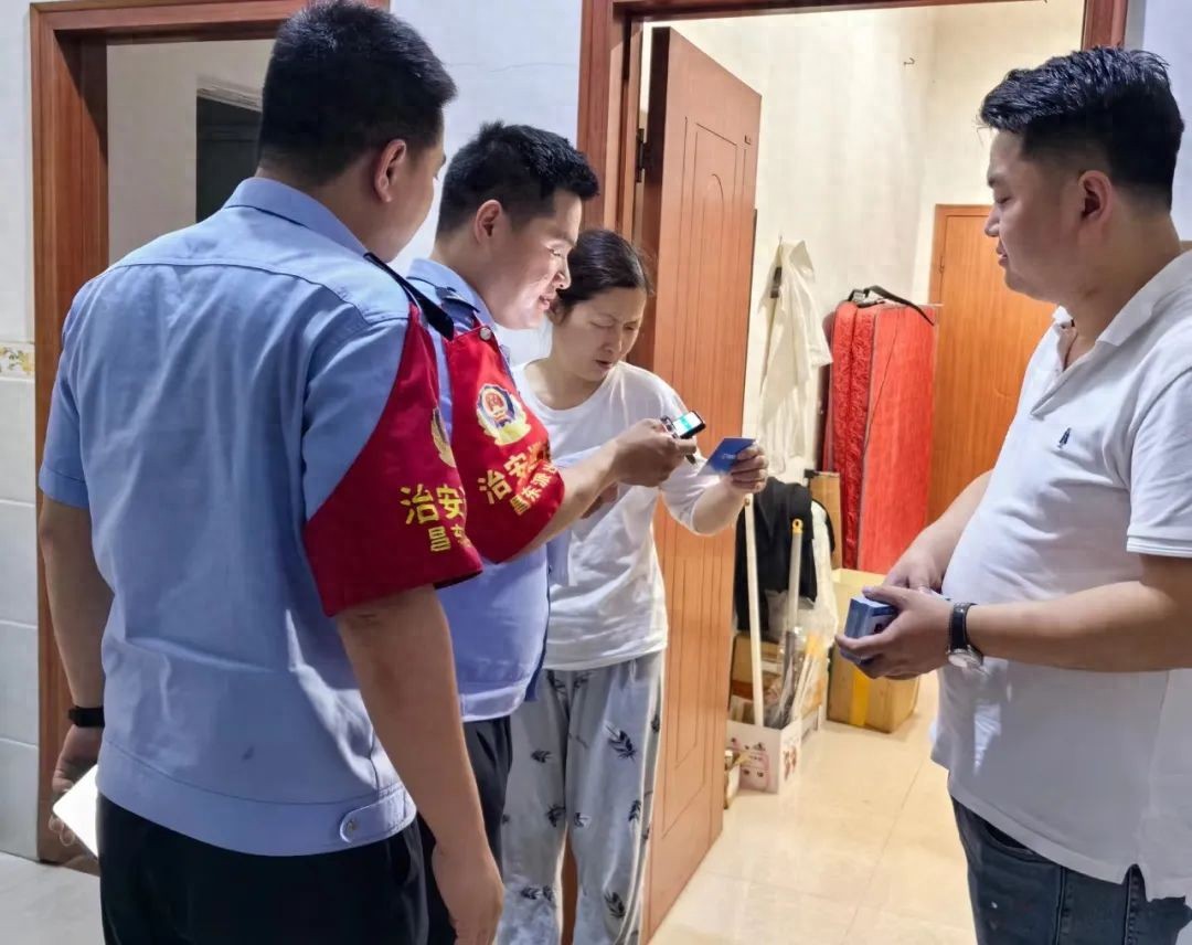 依托“十户联防110”机制,南昌市公安局高新分局昌东派出所推动流动人口和出租房管理走深走实