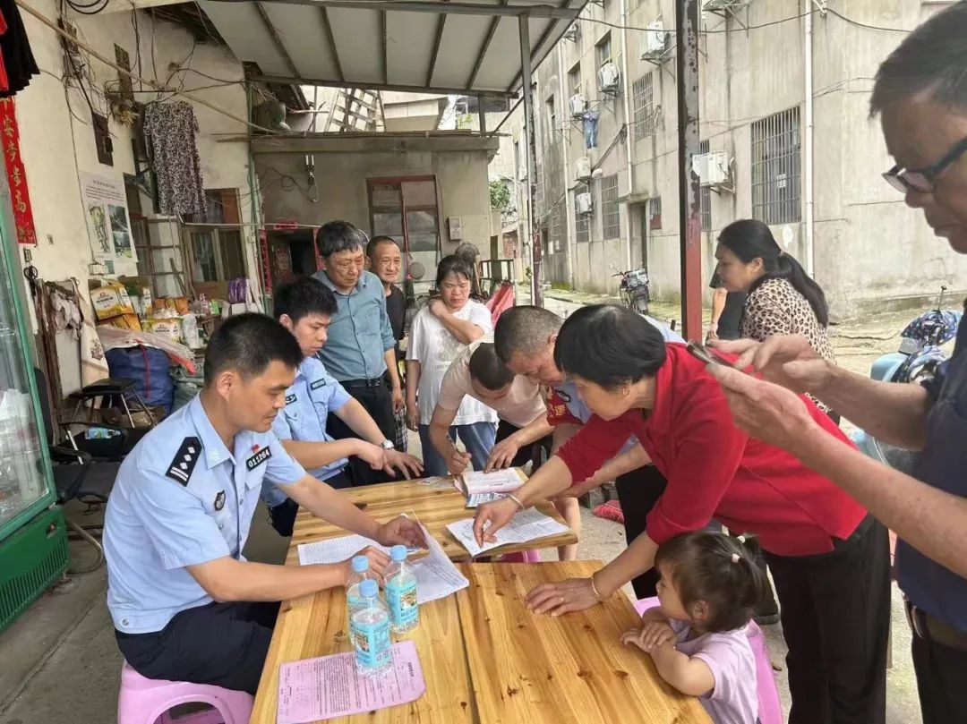 依托“十户联防110”机制,南昌市公安局高新分局昌东派出所推动流动人口和出租房管理走深走实