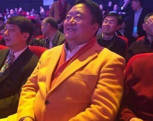 “笑脸哥”第19次现身春晚,腿抽筋中途离场,微博粉丝已58万