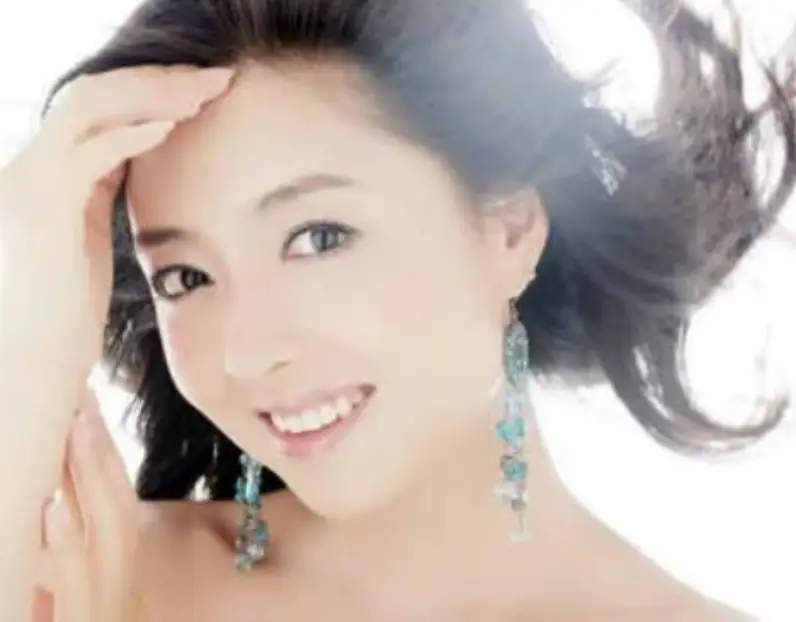 主持人佟瑶:2015年不幸溺亡,7年过去,她丈夫和女儿怎么样了?