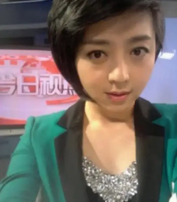 主持人佟瑶:2015年不幸溺亡,7年过去,她丈夫和女儿怎么样了?