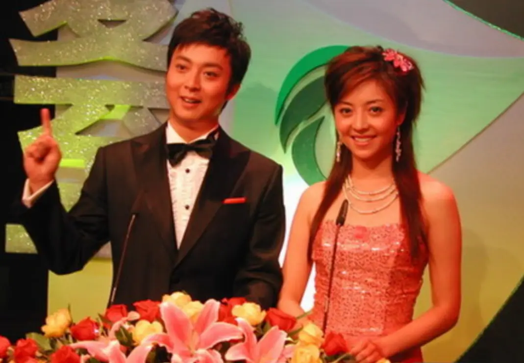 主持人佟瑶:2015年不幸溺亡,7年过去,她丈夫和女儿怎么样了?