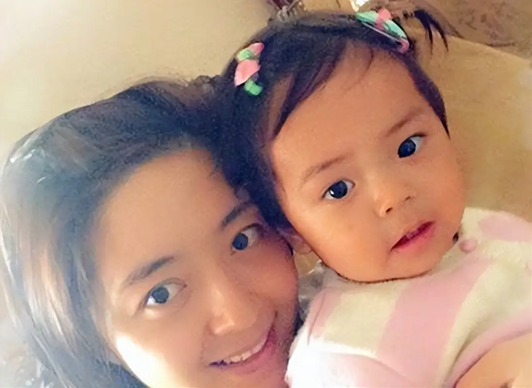 主持人佟瑶:2015年不幸溺亡,7年过去,她丈夫和女儿怎么样了?