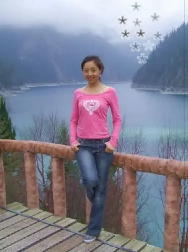 主持人佟瑶:2015年不幸溺亡,7年过去,她丈夫和女儿怎么样了?