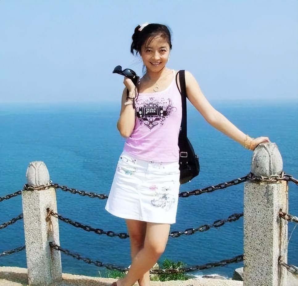 她出生贫寒,20岁成四川当红女主播,32岁不幸坠河溺亡