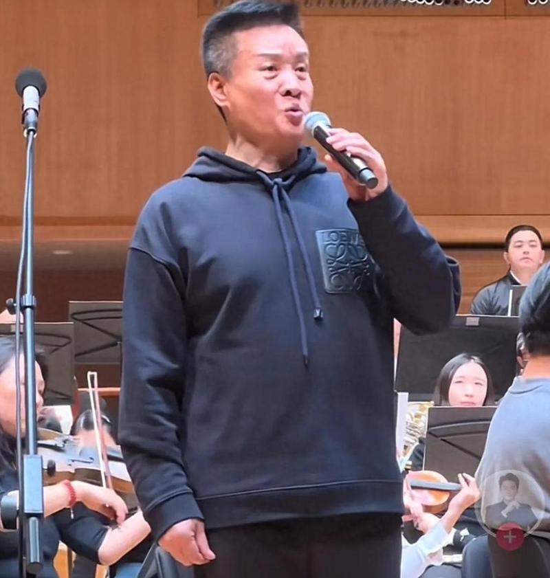 阎维文现状：曾在春晚出尽风头，如今没资格露脸，导演选人惹争议