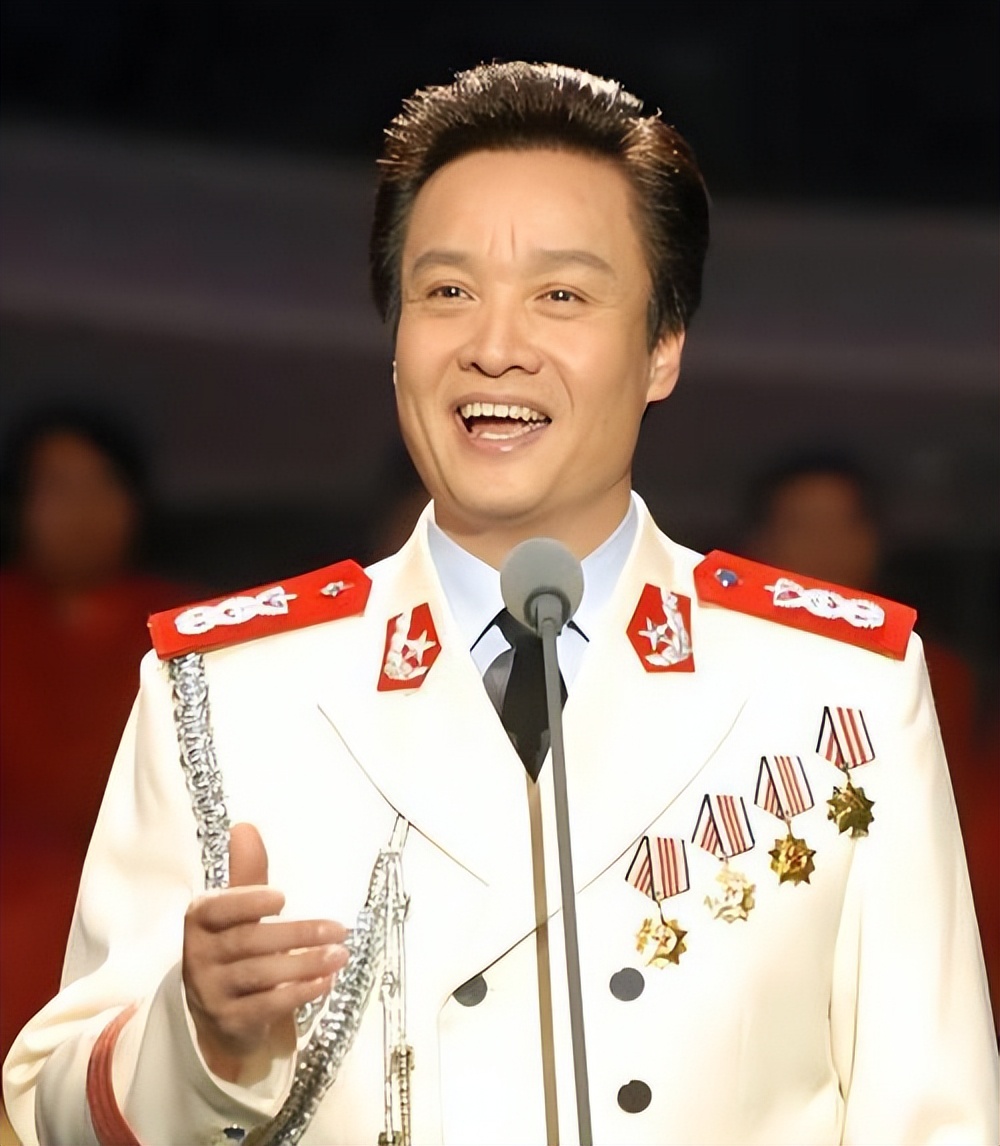 阎维文现状：曾在春晚出尽风头，如今没资格露脸，导演选人惹争议