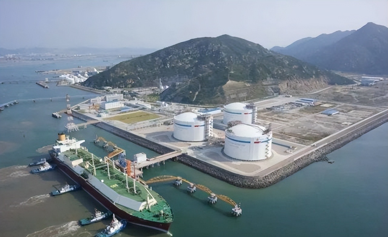 新加坡与香港曾经不分伯仲，如今谁的用电量更高？