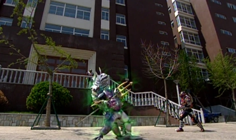 黑炎龙被真炎龙一拳打出黑域，其实张健根本没有理由会输给炘南