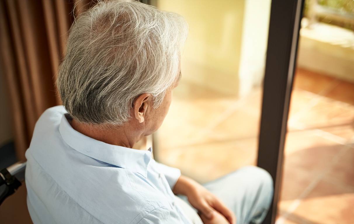 医生提醒：慢阻肺不管怎么治，最后都逃不过气短加重？