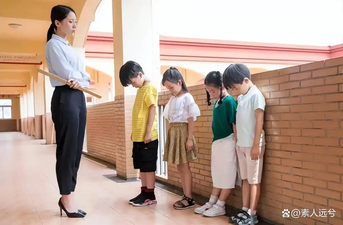 新型“体罚”在中小学流行，不打不骂却让人备受煎熬，老师也无奈