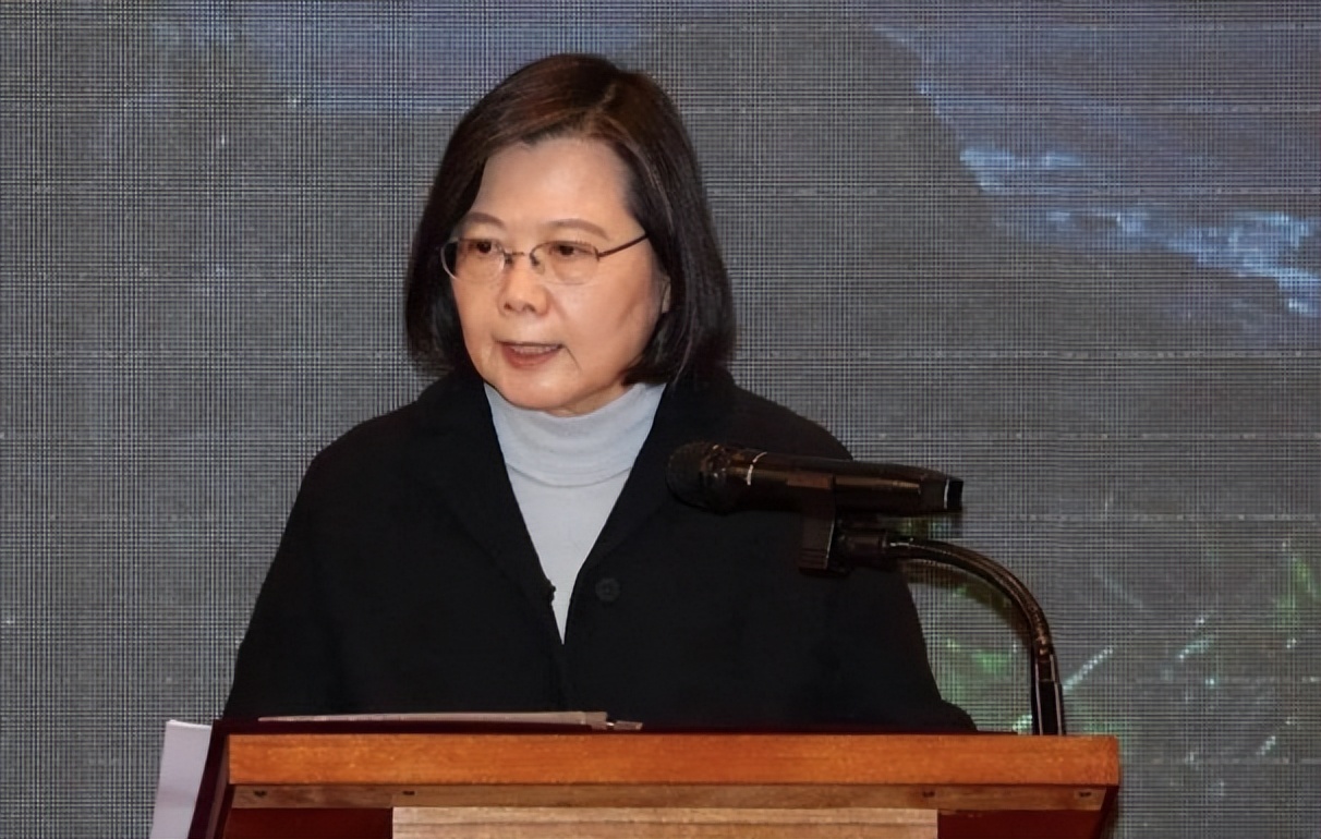 岛内最新民调出炉，对于蔡英文2022年的表现，超过八成民众不满意