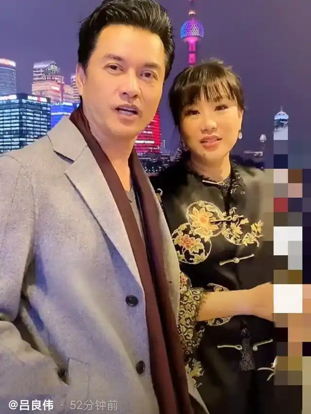 吕良伟与第三任太太罕同框,美娇妻颜值不输前任,网友:郎才女貌