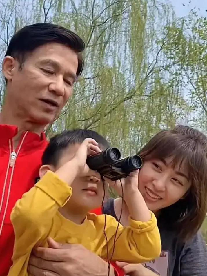 娶内地媳妇的10位港星，儿女双全，被传婚变，都是自己的选择