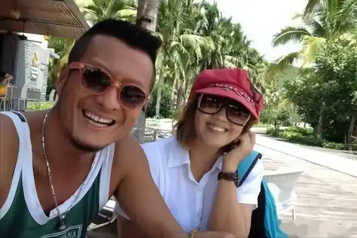 61岁孙兴官宣婚讯，与同居1月的前妻三度复合，富婆女友体面成全