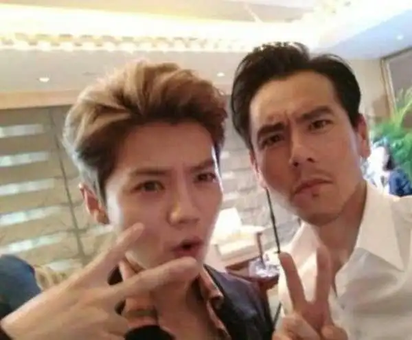 难怪大家说合影要远离鹿晗，本以为是玩笑话，看到照片就懂了！