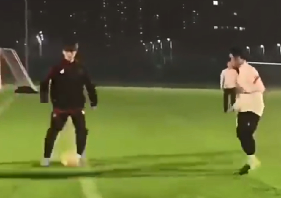 鹿晗踢球近照曝光,帅气中带点油腻,评论区反串黑:肖战才是顶流