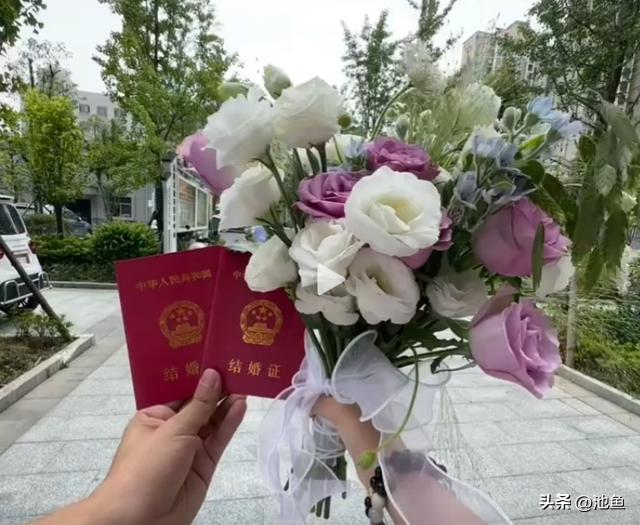 男子发布“亡妻回忆录”爆火，引发网友热议