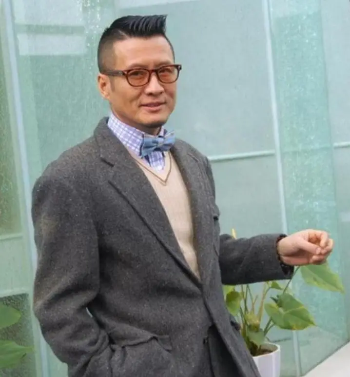 一婚娶女作家，二婚娶选美冠军，后出轨舞蹈演员，如今咋混成这了