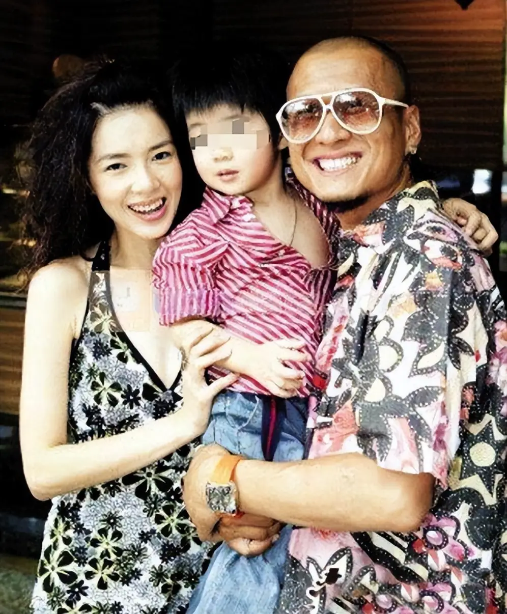 一婚娶女作家，二婚娶选美冠军，后出轨舞蹈演员，如今咋混成这了