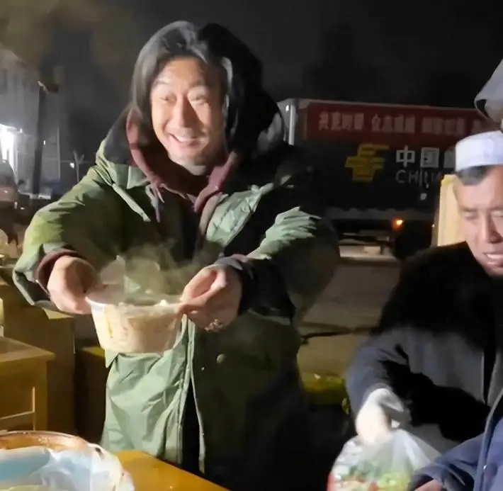 一婚娶女作家，二婚娶选美冠军，后出轨舞蹈演员，如今咋混成这了