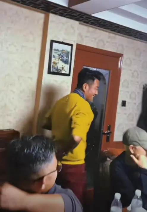 一婚娶女作家，二婚娶选美冠军，后出轨舞蹈演员，如今咋混成这了