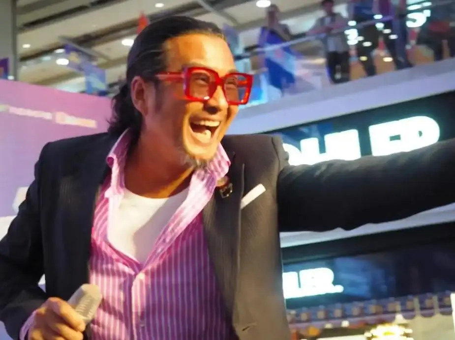 一婚娶女作家，二婚娶选美冠军，后出轨舞蹈演员，如今咋混成这了