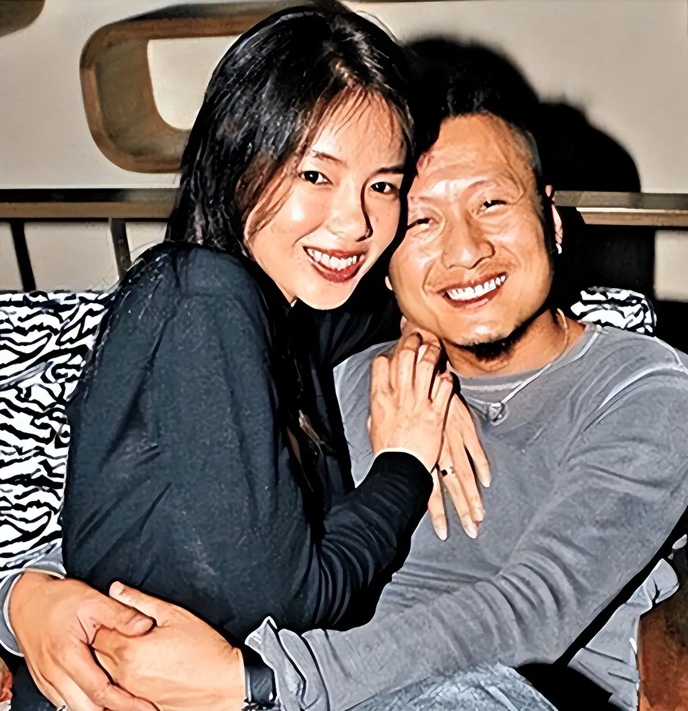 一婚娶女作家，二婚娶选美冠军，后出轨舞蹈演员，如今咋混成这了