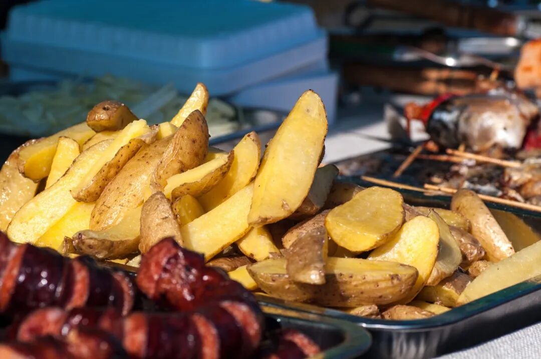 还在用薯条蘸番茄酱吃？看完这些“暗黑”薯条料理，你会沉默