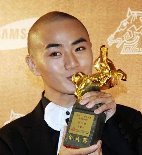 8位男星男生女相，有的越来越娇俏，有的成油腻大叔，长发遭人嫌