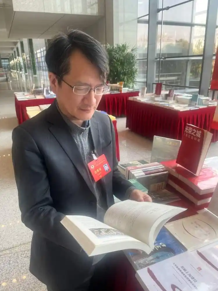 《全民阅读促进条例》施行，让书香浸润城市每一个角落，听听代表委员怎么说｜2026上海两会