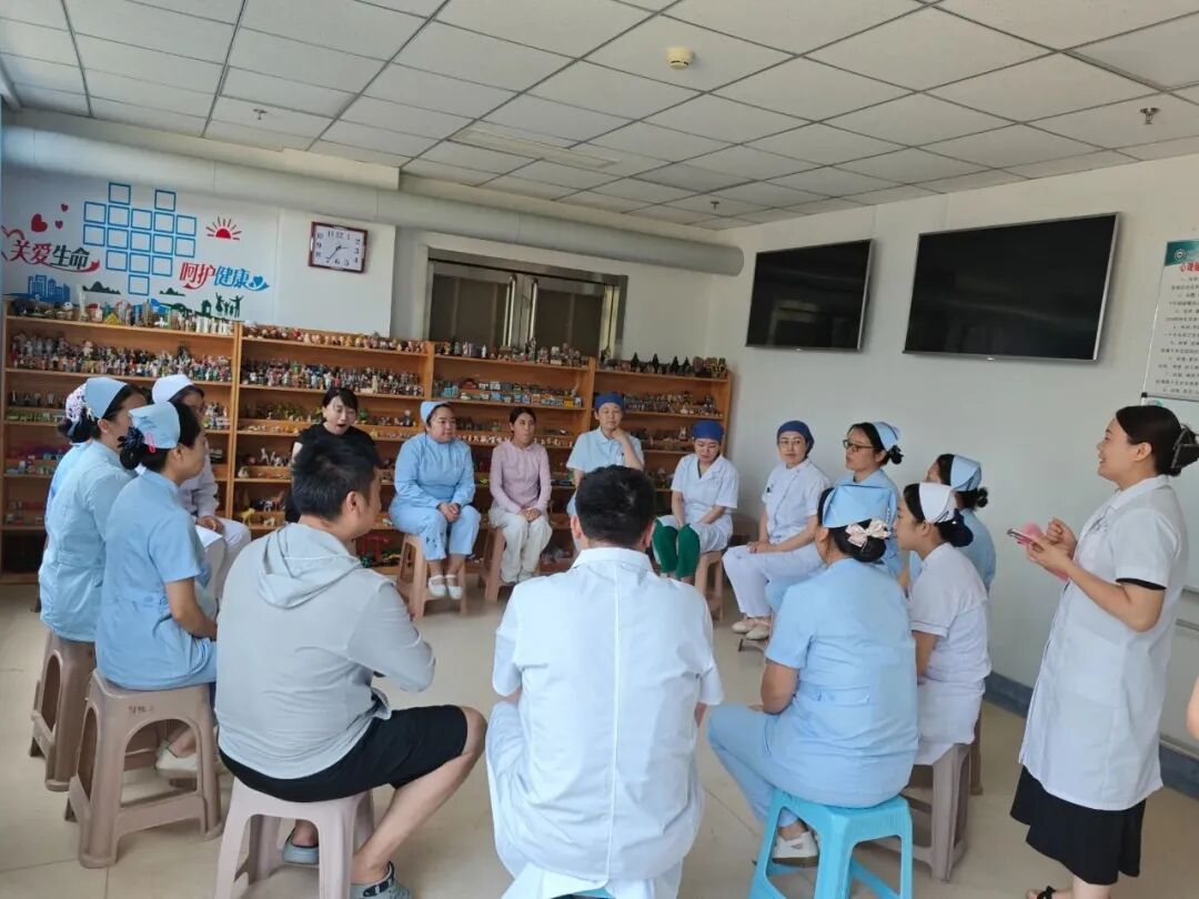 心灵减压，快乐同行——护理部联合心理门诊共同开展团体心理辅导活动