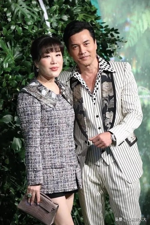 “夫凭妻贵”吕良伟:三婚娶贵州富婆一飞冲天,至少能少奋斗50年