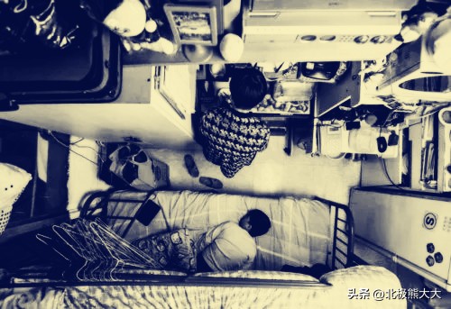 “夫凭妻贵”吕良伟:三婚娶贵州富婆一飞冲天,至少能少奋斗50年