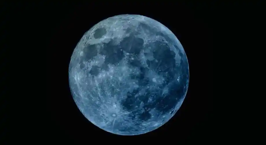 即将来临的黑月：观测与对比